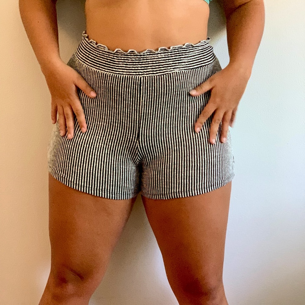 SIZE - Medium   COLOR - black and white